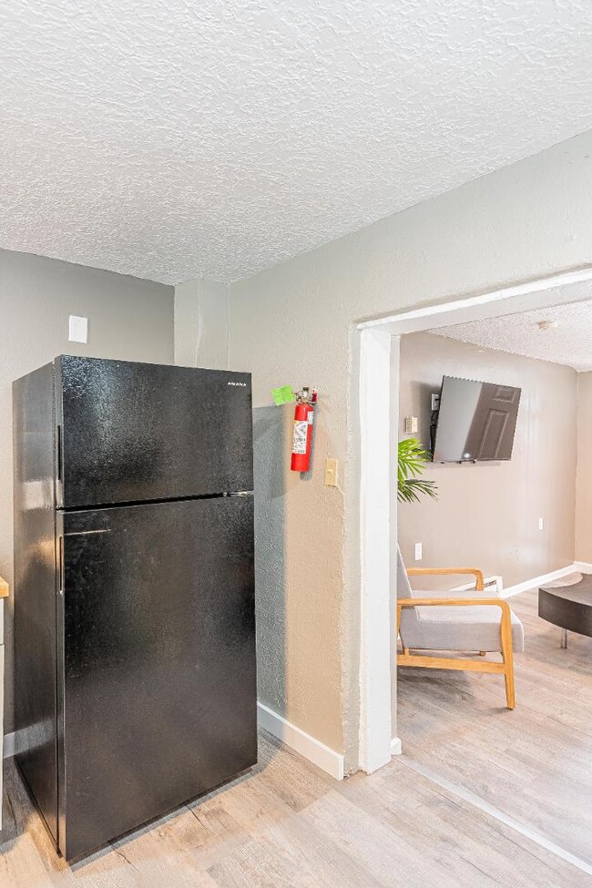 Building Photo - 704 Pacific Ave SW