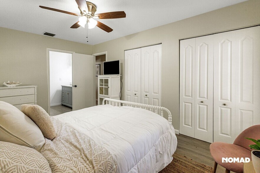 Building Photo - 4093 NW Cinnamon Tree Cir