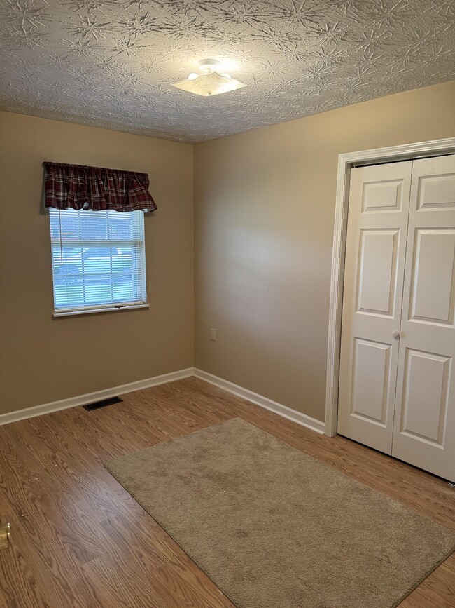 Building Photo - 185 Davy Crockett Dr