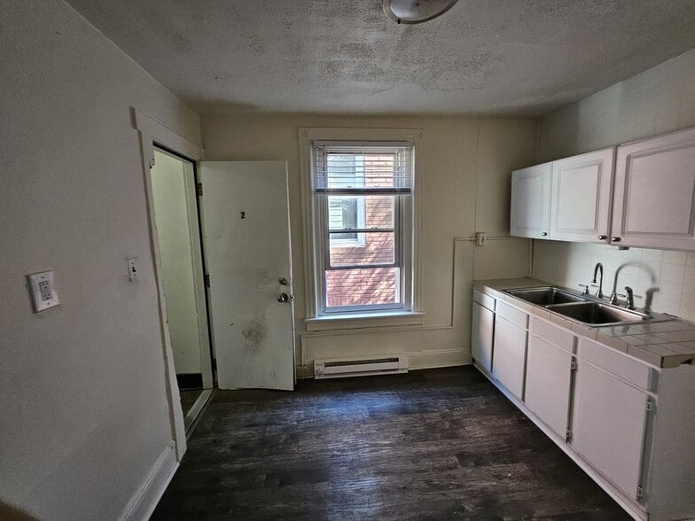 Building Photo - 924 E Morton St