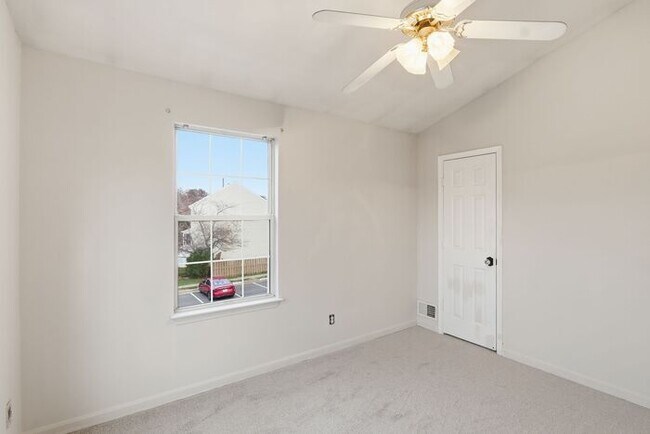 Building Photo - 15663 Viewpoint Cir