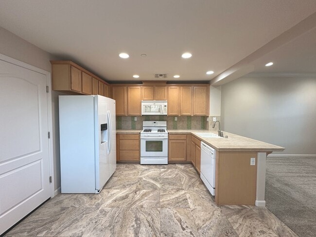 Building Photo - Beautifully Upgraded 3BD/2.5BA Citrus Heights Home with Covered Patio & Modern Amenities!