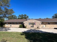 Building Photo - "Charming 1-Bedroom Retreat in Forsyth - Perfect for Cozy Living!"