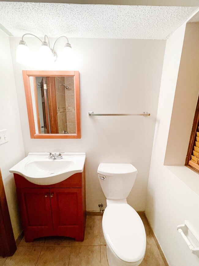 Building Photo - 1172 Highview Dr