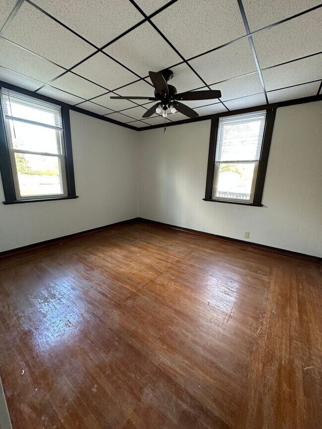 Building Photo - CHEVIOT - Charming 3 bed 1.5 bath brick cape cod