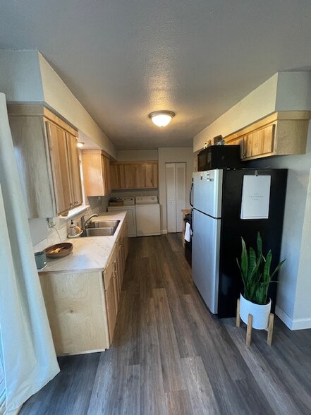 Building Photo - 111 Green Acres Dr