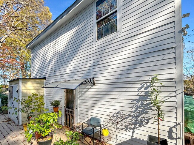 Building Photo - 1064 Curran St NW