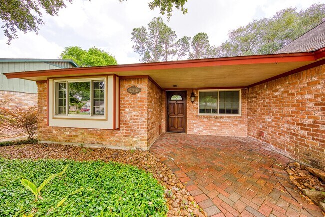Building Photo - 22411 Elsinore Dr