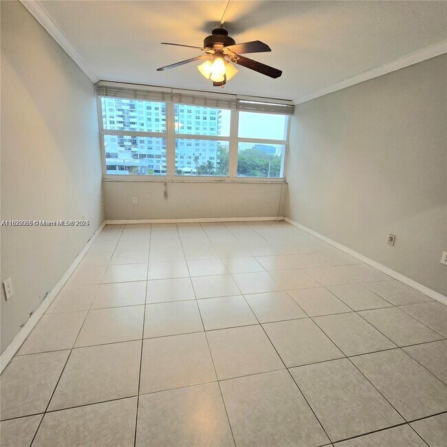 Building Photo - 18071 Biscayne Blvd