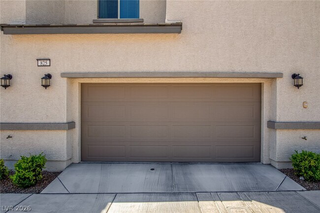 Building Photo - 825 Star Estates Ave