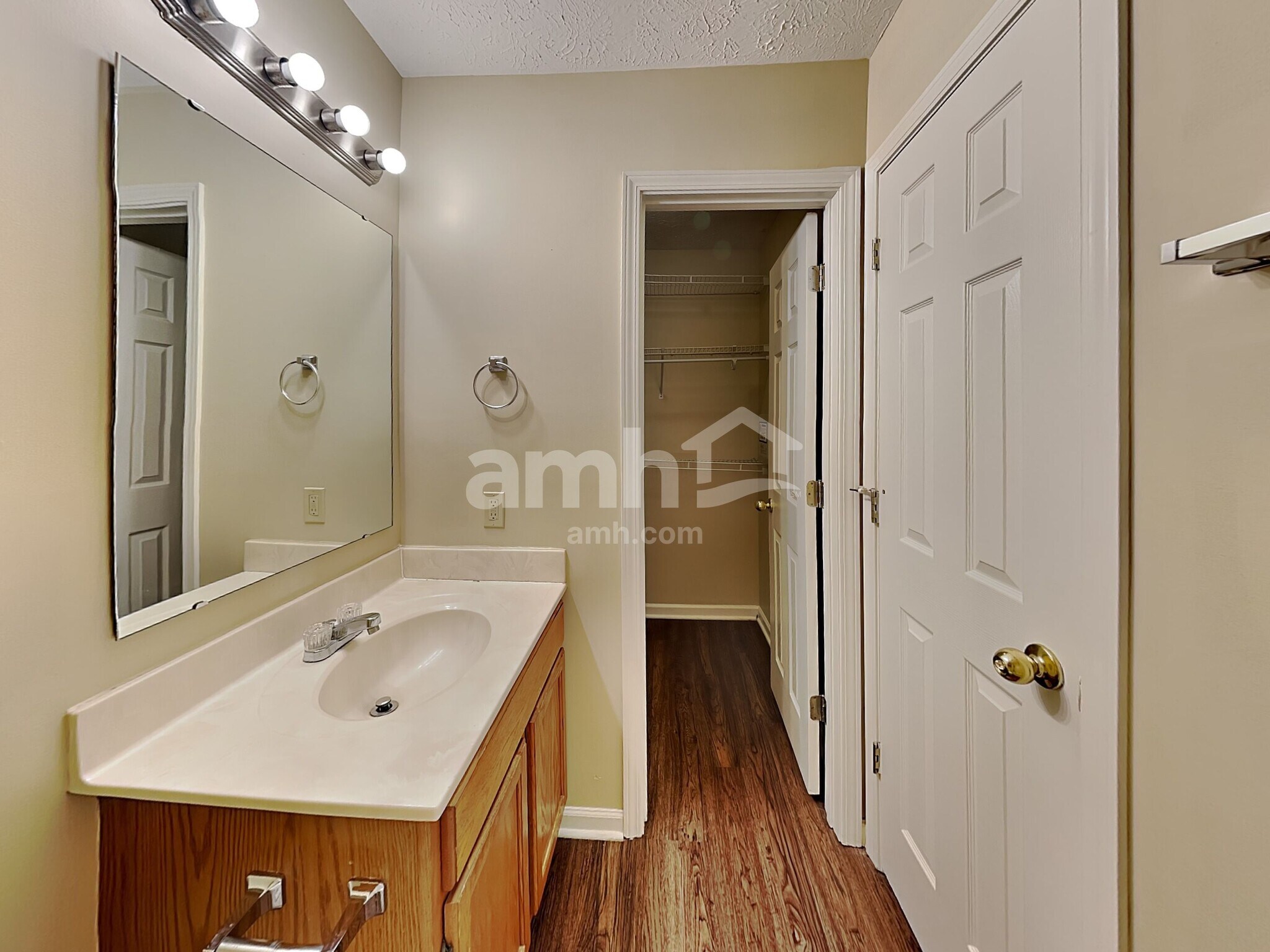 Building Photo - 6305 Blakeview Dr
