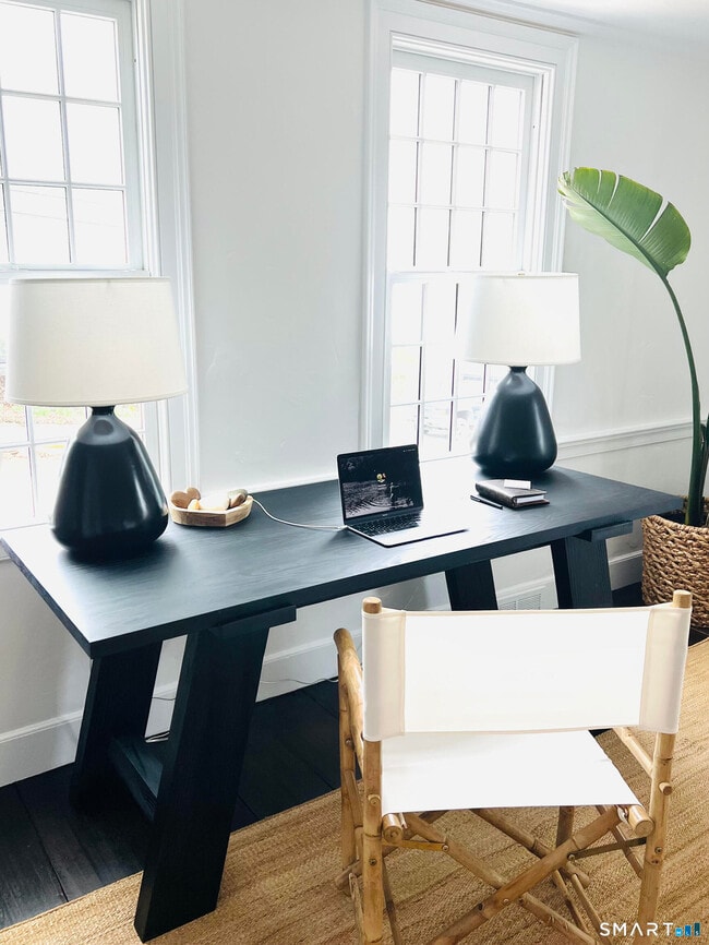 Building Photo - 450 Harbor Rd