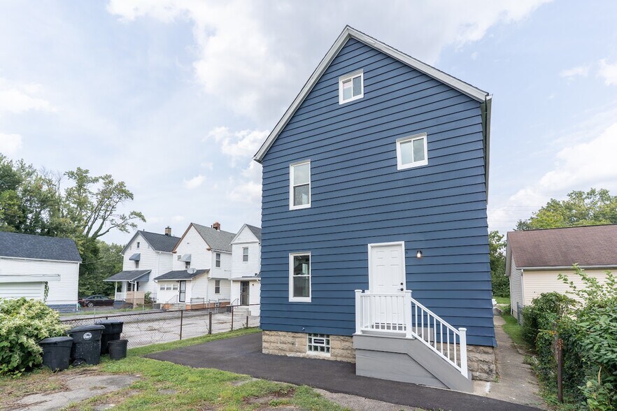 Building Photo - 1464 E 123rd St