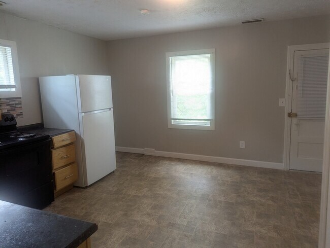 Building Photo - 122 Rolling Acres Dr