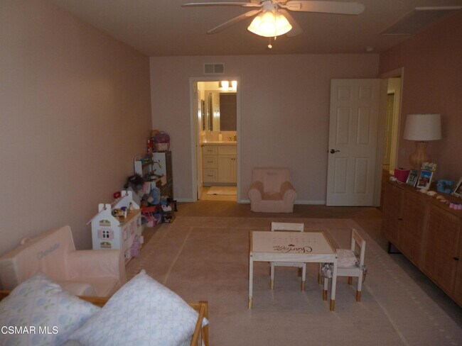 Building Photo - 48 Golden Glen Dr