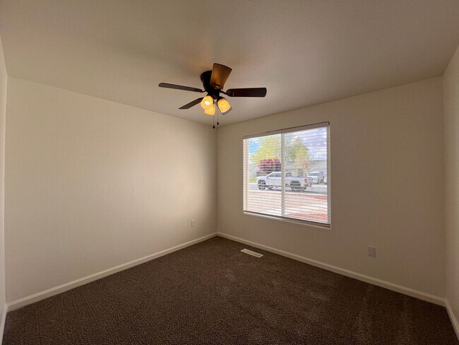 Building Photo - 3-bedroom Fernley home
