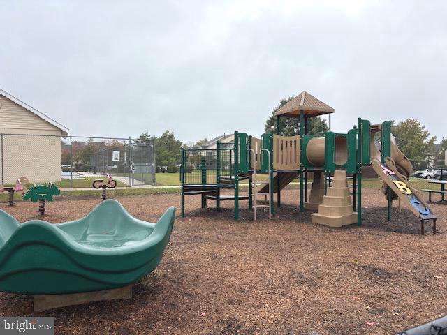 Building Photo - 27 Pickwick Pl