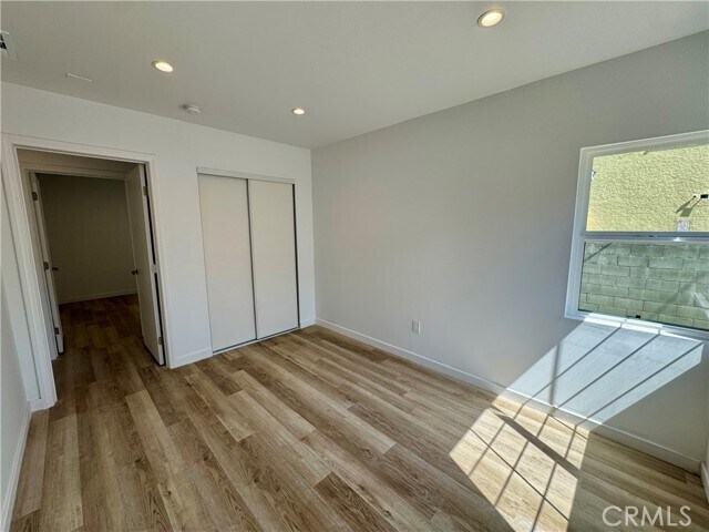 Building Photo - 13845 Moorpark St