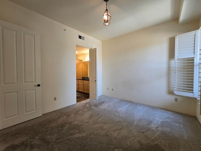 Building Photo - 1405 Vegas Verdes Dr