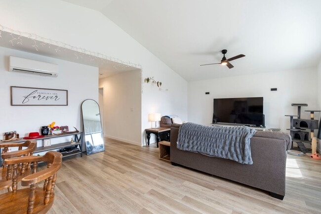 Building Photo - Rent: $2100; 3 bed