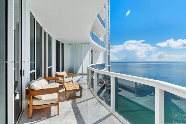 Building Photo - 16001 Collins Ave