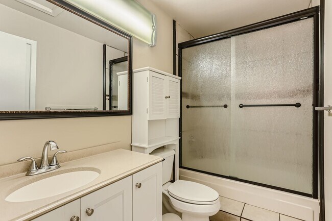 Building Photo - 5 bedroom Home in Cherry Creek School District! Great location- low maintenance yard! $500 off 1s...