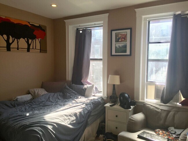 Building Photo - WOW!!!  NICE BRIGHTON 2 BED NEAR CLEVELAND CIRCLE