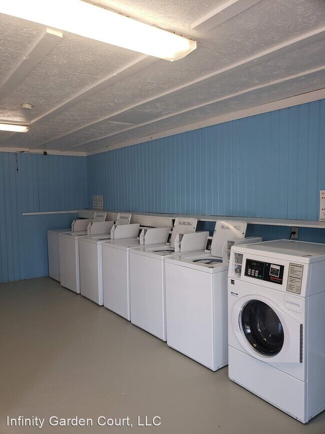 Building Photo - 2 br, 1 bath Apartment - 4060 Janice Drive...