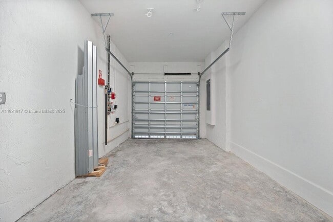 Building Photo - 286 SW 159th Dr