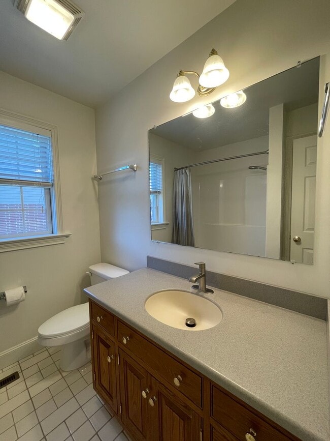 Building Photo - 3 Bedroom Townhome in Lancaster!