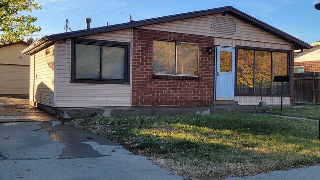 Primary Photo - 1107 Topaz Dr