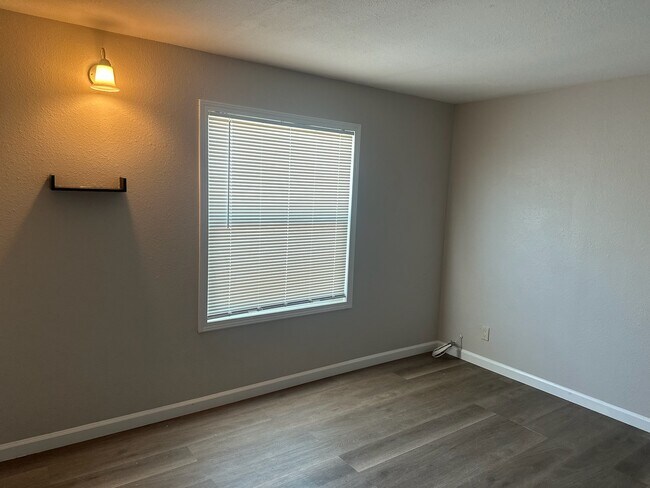 Building Photo - 35424 Oasis St