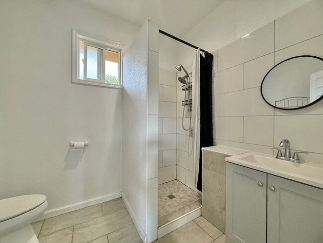 Building Photo - Newly Upgraded - 2 Bedroom / 1 Bathroom House In Waiehu For Rent! Pet friendly!