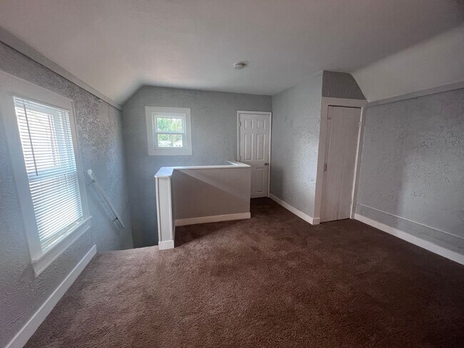 Building Photo - Two Bedroom Home - NE Side of Grand Rapids!