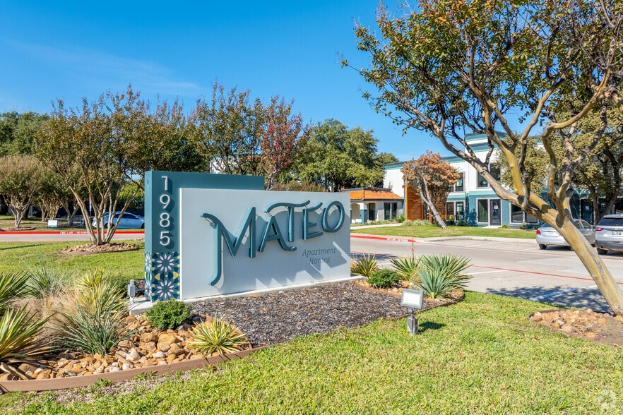 Signage - Entrance - Mateo Apartment Homes