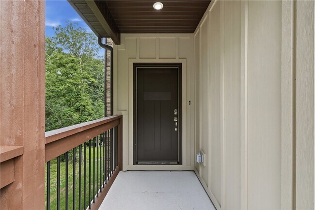 Building Photo - 6 Lowick Ln