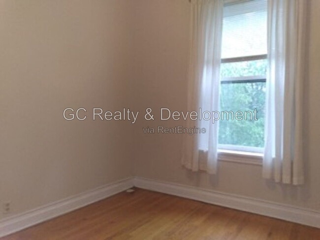 Building Photo - 1306 W Cornelia Ave