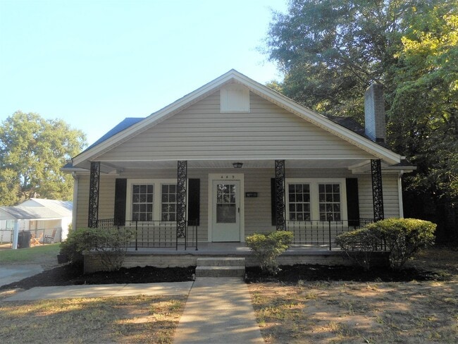 Primary Photo - Recently Updated 3 Bedroom Home Close to D...