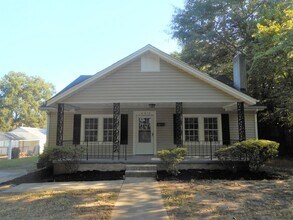 Building Photo - Recently Updated 3 Bedroom Home Close to D...