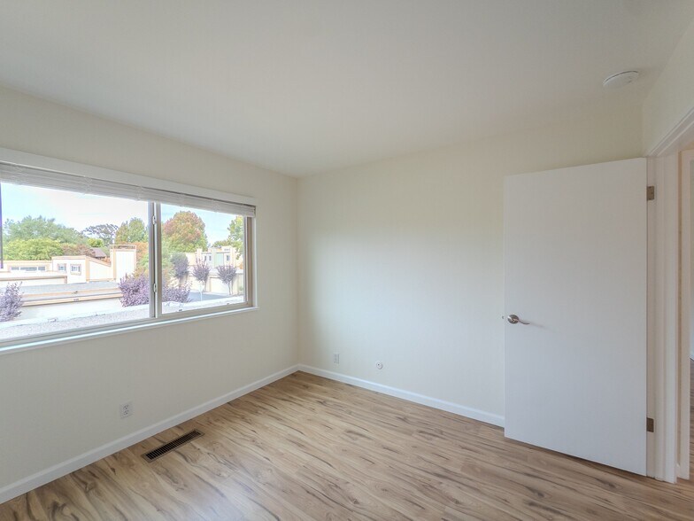Building Photo - 3216 Phoenix Ln