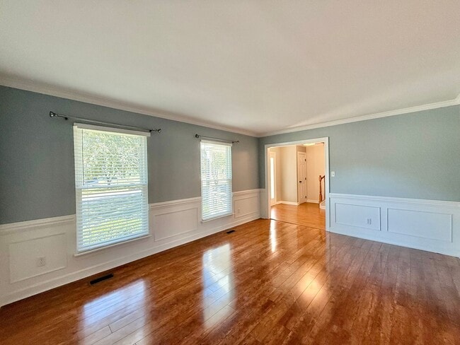 Building Photo - Recently Remodeled 4BD, 2.5BA North Raleig...