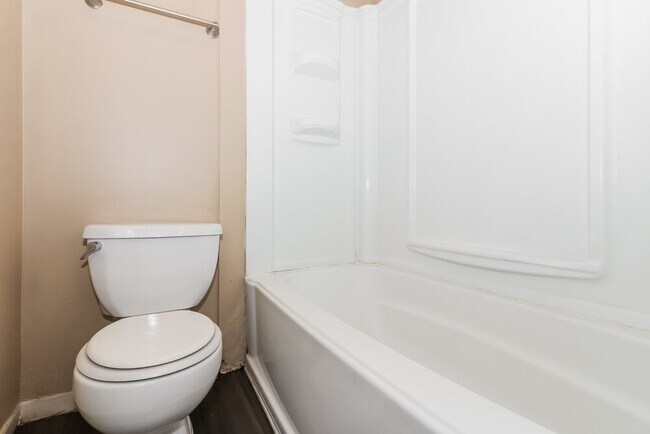 Building Photo - 3425 Benfield Dr