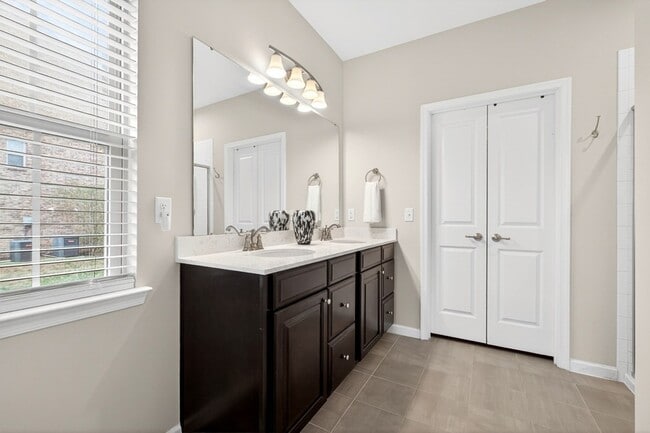 Building Photo - 6794 Falls Ridge Ln
