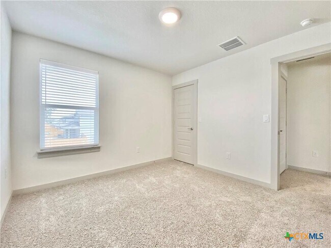 Building Photo - 100 Geminiflora Bend