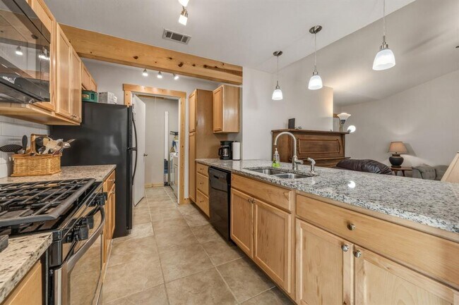 Building Photo - 513 Texas Ave