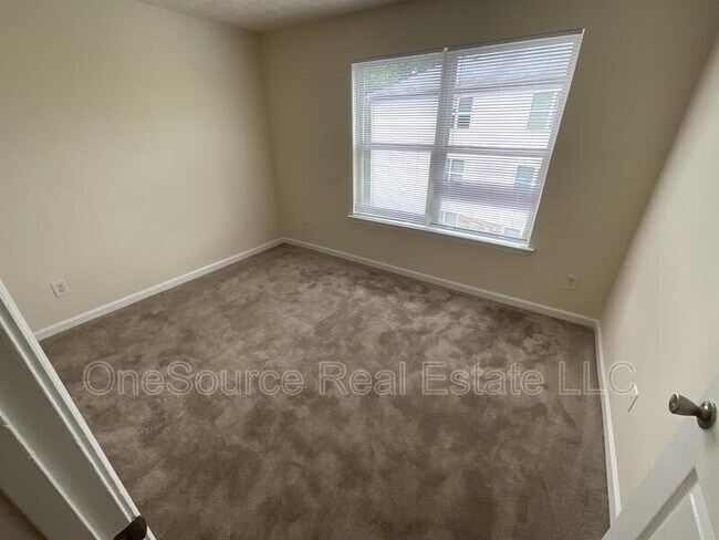 Building Photo - 1202 Fairington Club Dr