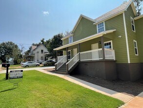 Building Photo - 3 Bedroom Duplex in Gainesville