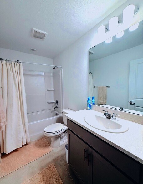 Building Photo - 15176 Cuzcorro Ct