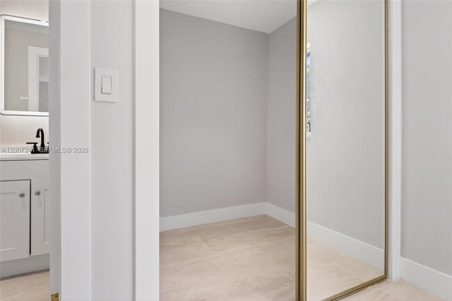 Building Photo - 1250 NE 133rd St