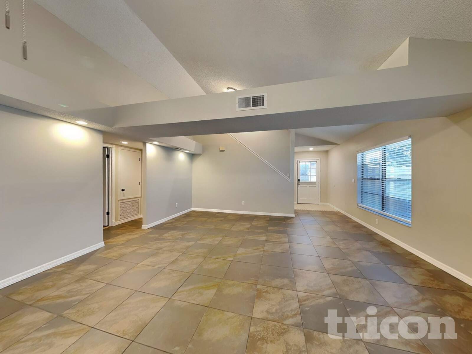 Building Photo - 419 E Springtree Way